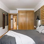 Male - 3 Bedrooms In Arroios شقة Lisboa