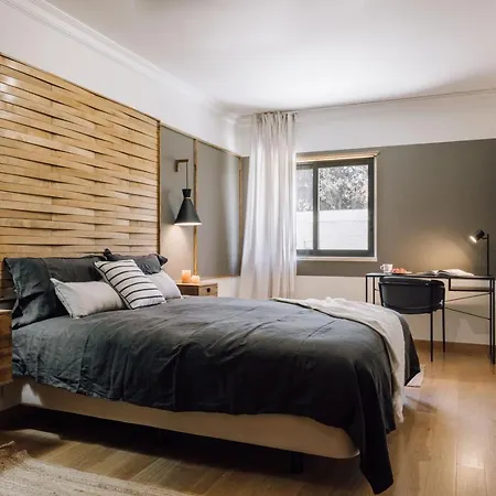 Male - 3 Bedrooms In Arroios *