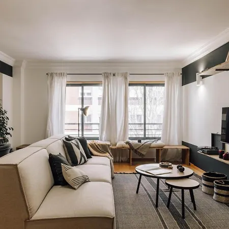 Male - 3 Bedrooms In Arroios شقة