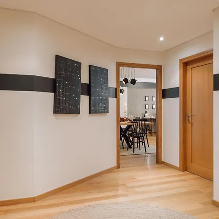 Male - 3 Bedrooms In Arroios Lissabon