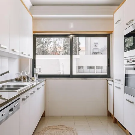 Male - 3 Bedrooms In Arroios Lissabon