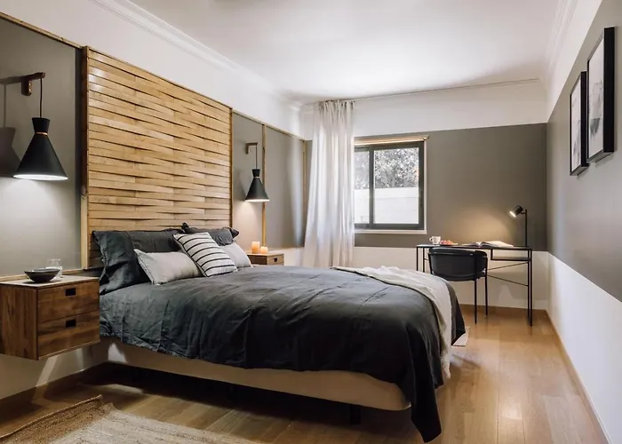 Male - 3 Bedrooms In Arroios *