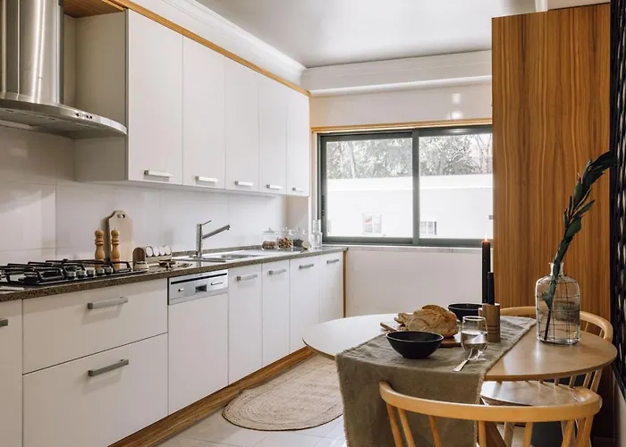 Апартаменти Male - 3 Bedrooms In Arroios *