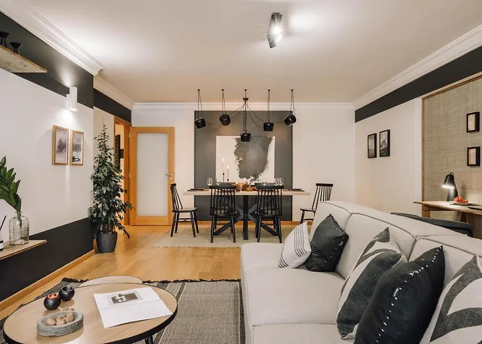 Male - 3 Bedrooms In Arroios * Лісабон