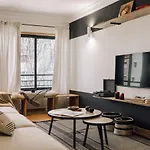 Male - 3 Bedrooms In Arroios Lisbon