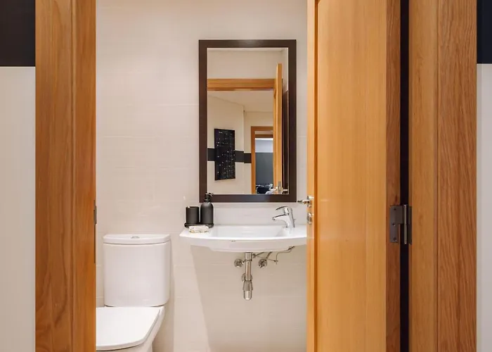 Male - 3 Bedrooms In Arroios *