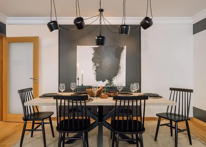 Male - 3 Bedrooms In Arroios شقة *