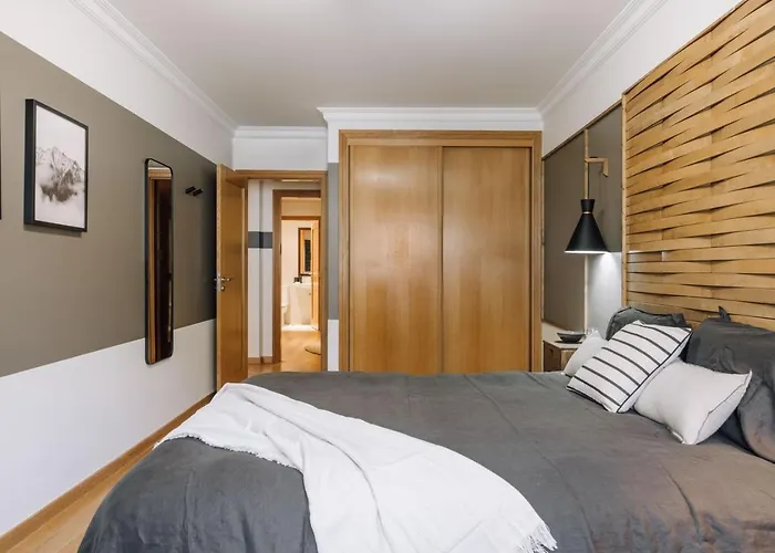 Male - 3 Bedrooms In Arroios شقة Lisboa